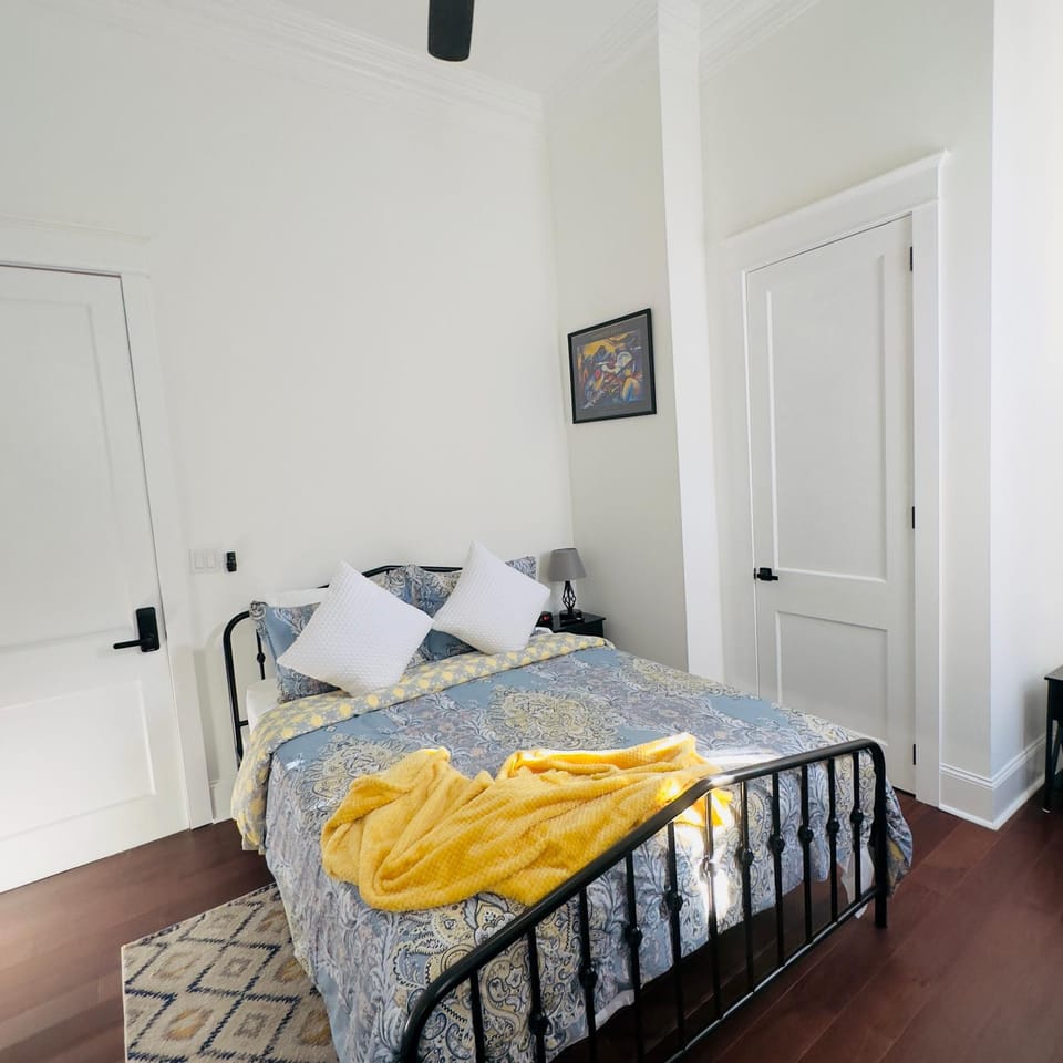 Walk to French Quarter House of Jazz & Blue Suite Bed and Breakfast in New Orleans