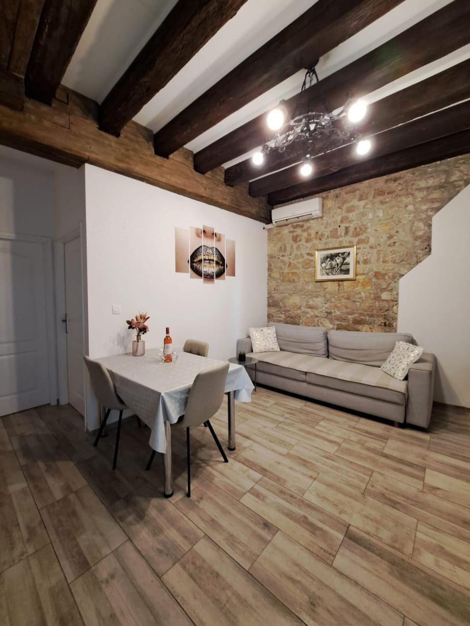 Living room, Seating area, Dining area
