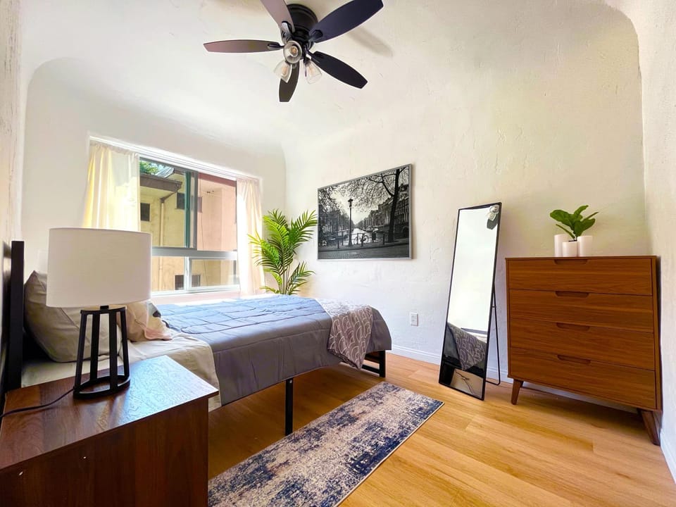 Bed, Bedroom, fireplace