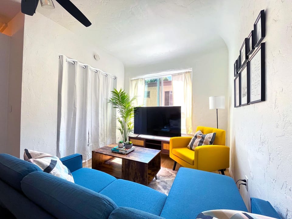 TV and multimedia, Living room, Seating area, Evening entertainment, fireplace