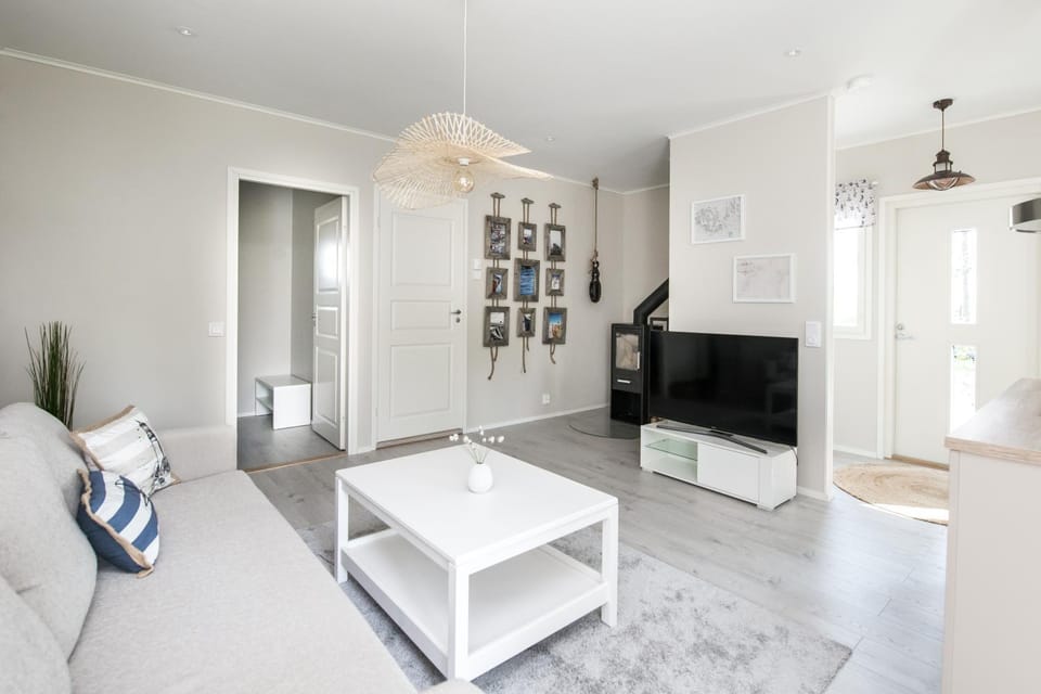 TV and multimedia, Living room, flat iron