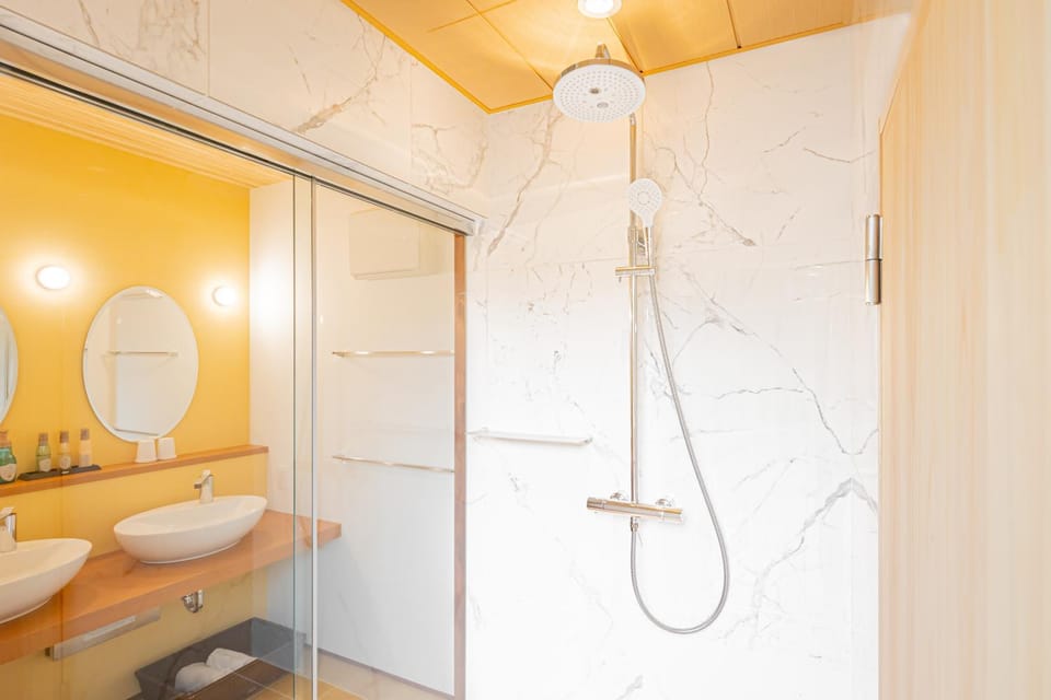 Shower, Bathroom, towels