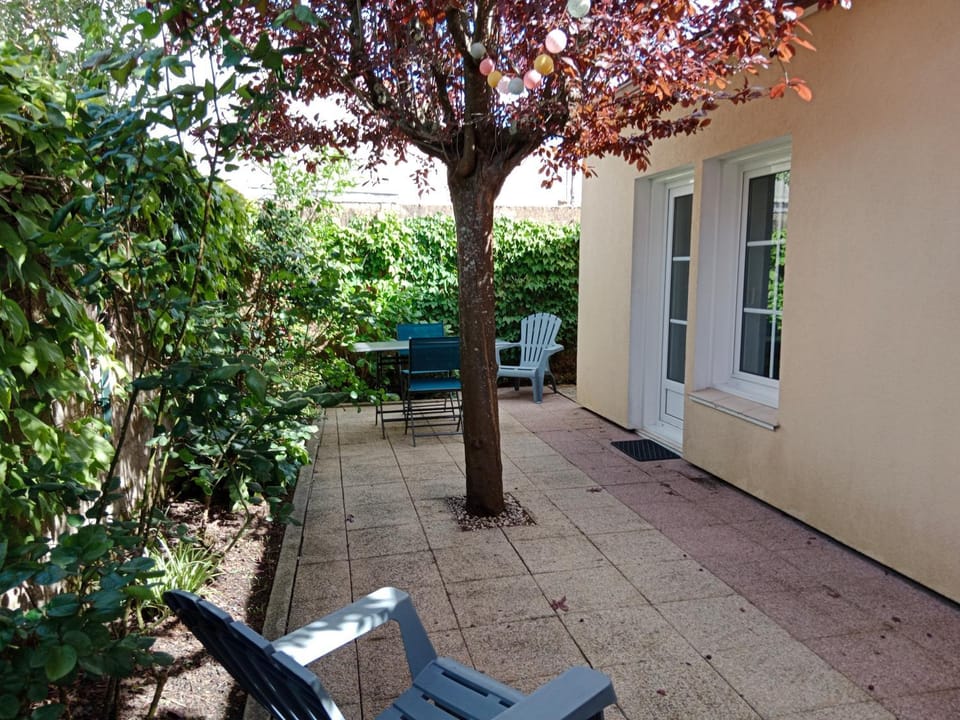 Patio, Facade/entrance