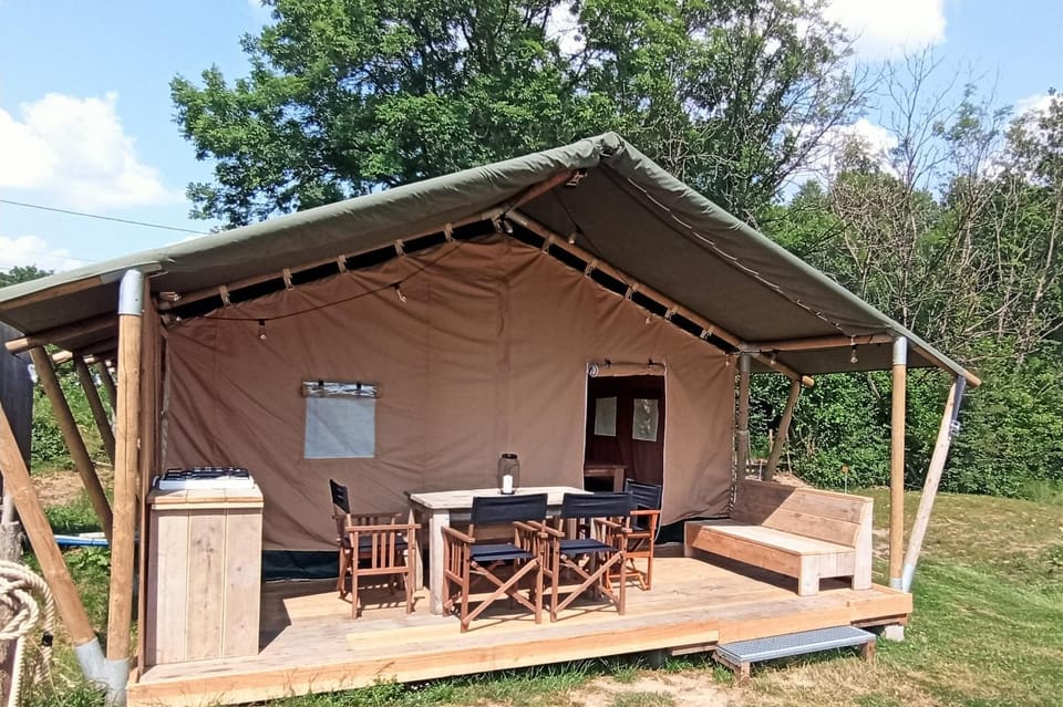 Le Lodge de la Chouette Luxury tent in Bourgogne-Franche-Comté