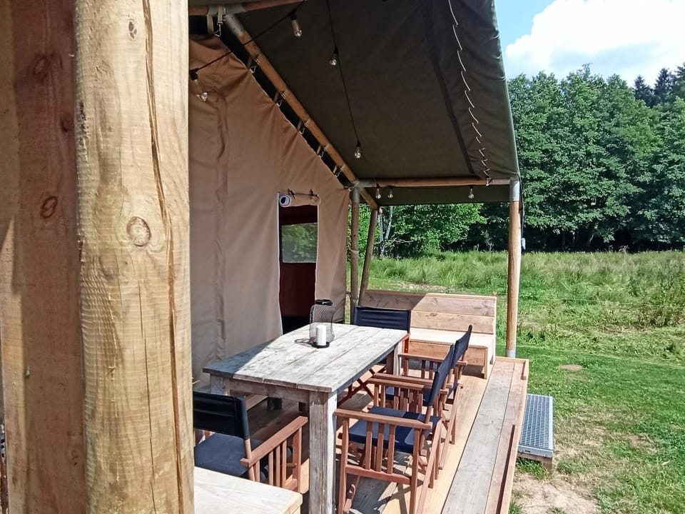 Le Lodge de la Chouette Luxury tent in Bourgogne-Franche-Comté