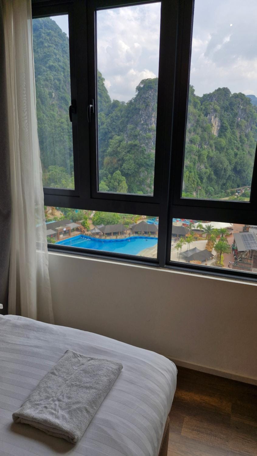 Natural landscape, Photo of the whole room, Bedroom, Mountain view, towels