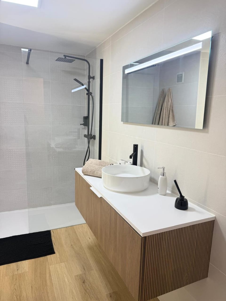 Apartamento en salou a 20m Playa! REFORMADO NUEVO Apartment in Cambrils