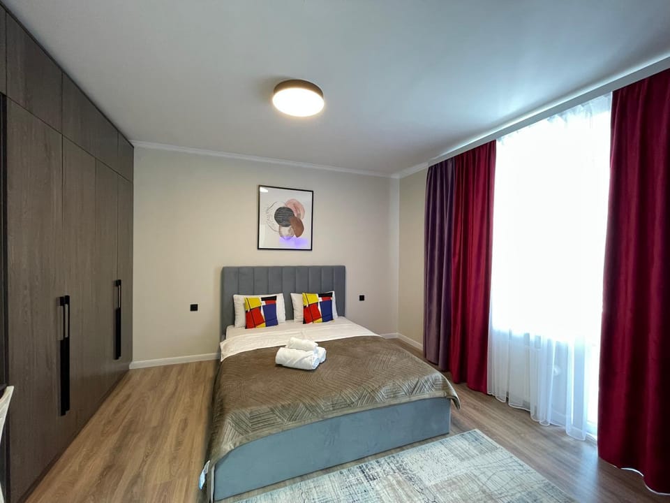 Bed, Bedroom, towels