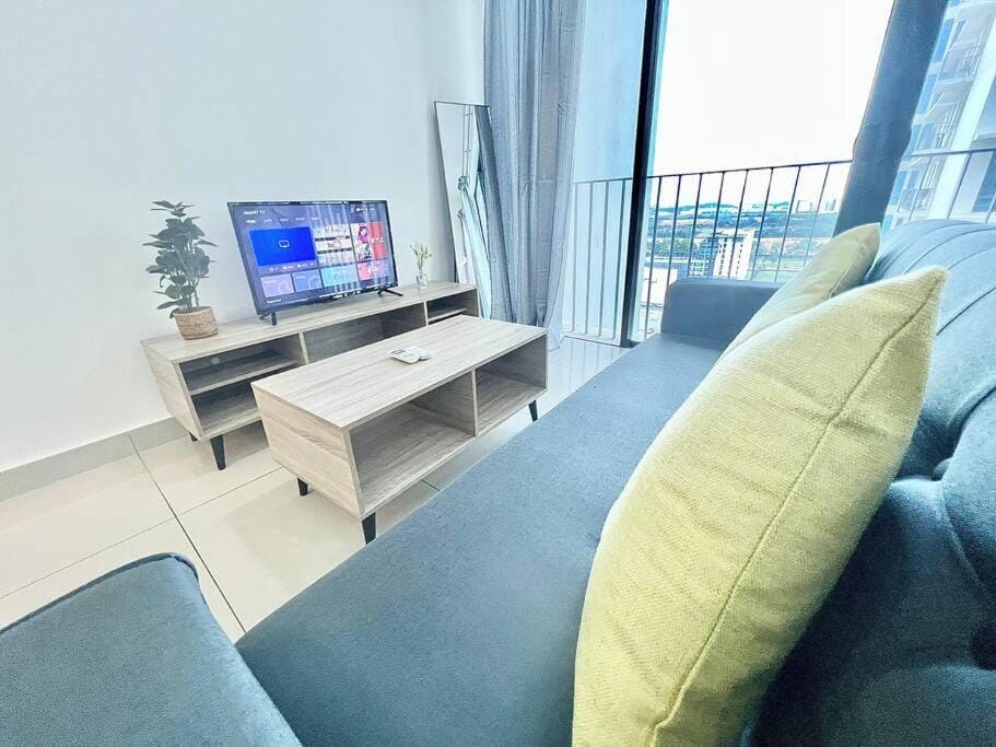 Q 1-5Pax Cozy Home 3Bed Trefoil Setia Alam Wifi&TV Apartment in Selangor, Malaysia