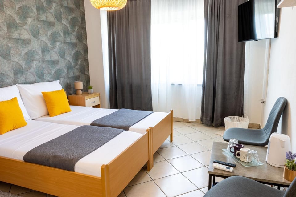 Bed, TV and multimedia, Seating area, Bedroom, hair dresser, air conditioner