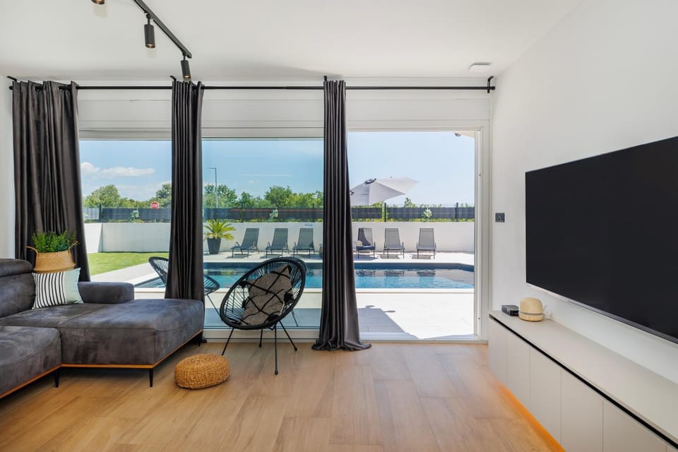 Patio, TV and multimedia, Living room, Seating area, Pool view, Swimming pool, sunbed