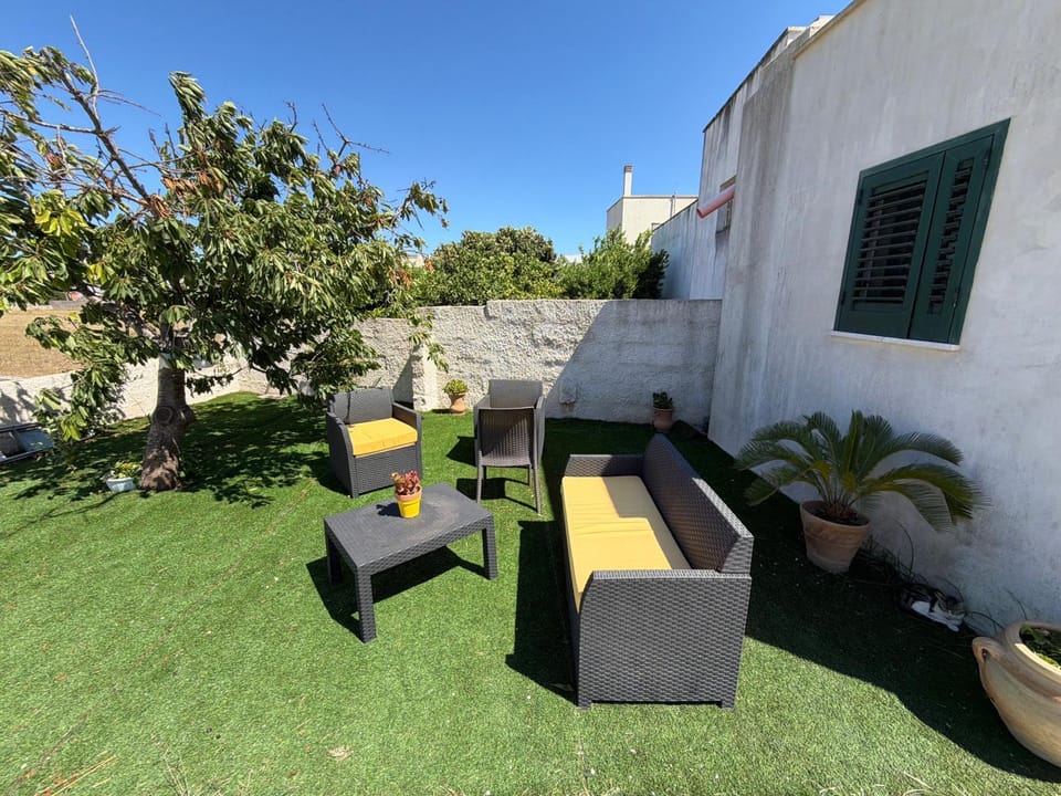 Property building, Day, Garden, Garden view