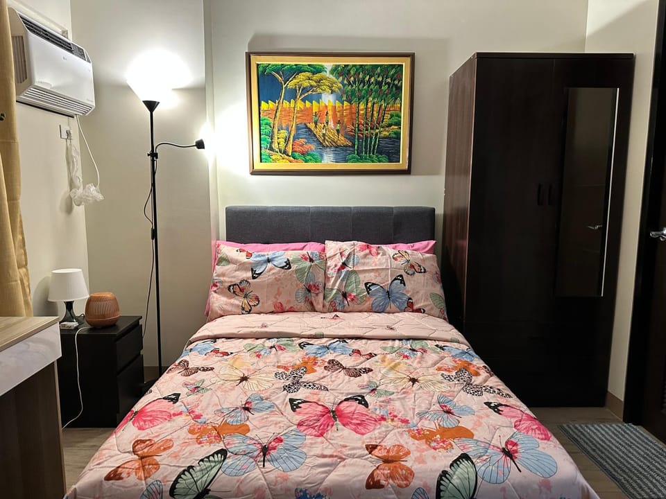 Studio Room Blissful Cradle at One Regis-Upper East Apartment in Bacolod