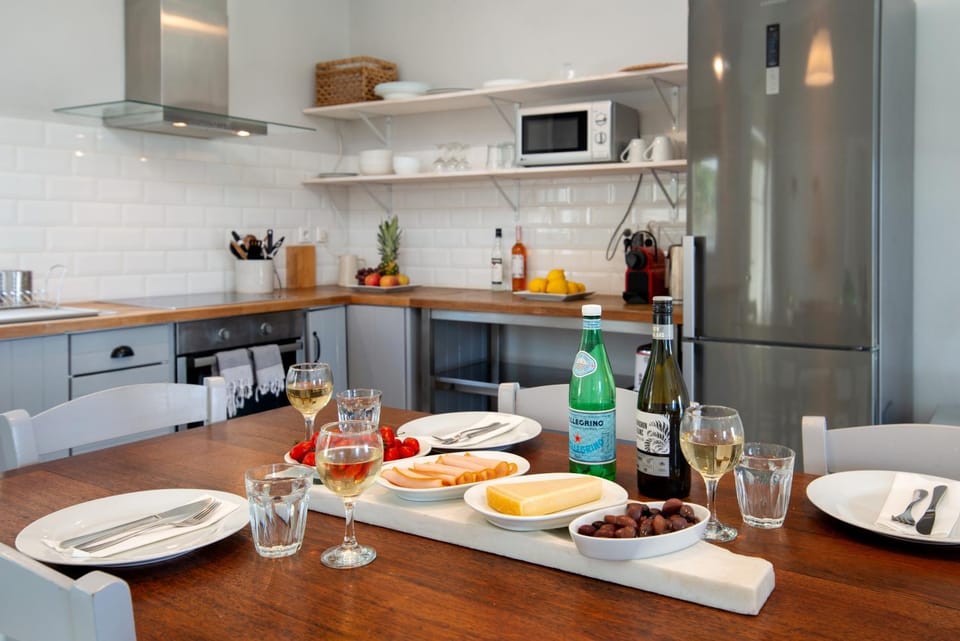 Kitchen or kitchenette, Dining area, oven, stove