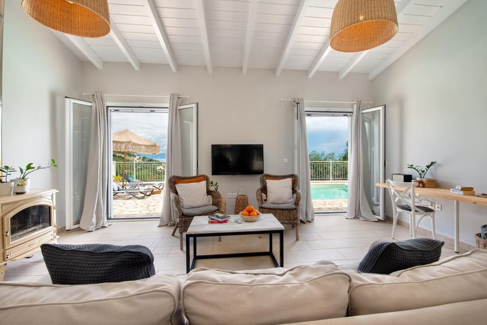 Seating area, Pool view