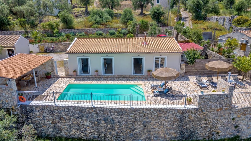 Property building, Patio, Day, Bird's eye view, Pool view, Swimming pool, sunbed