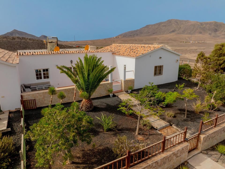 Property building, Facade/entrance, Day, Natural landscape, Bird's eye view, Summer, Garden, Balcony/Terrace, Garden view