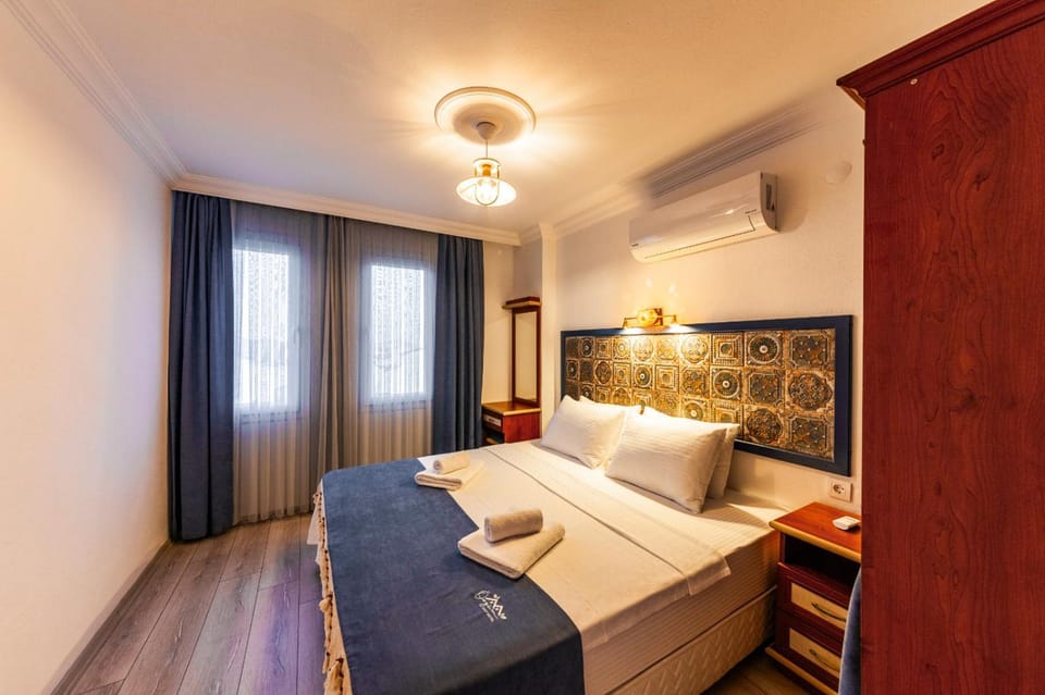 Bed, Photo of the whole room, Bedroom, towels, air conditioner