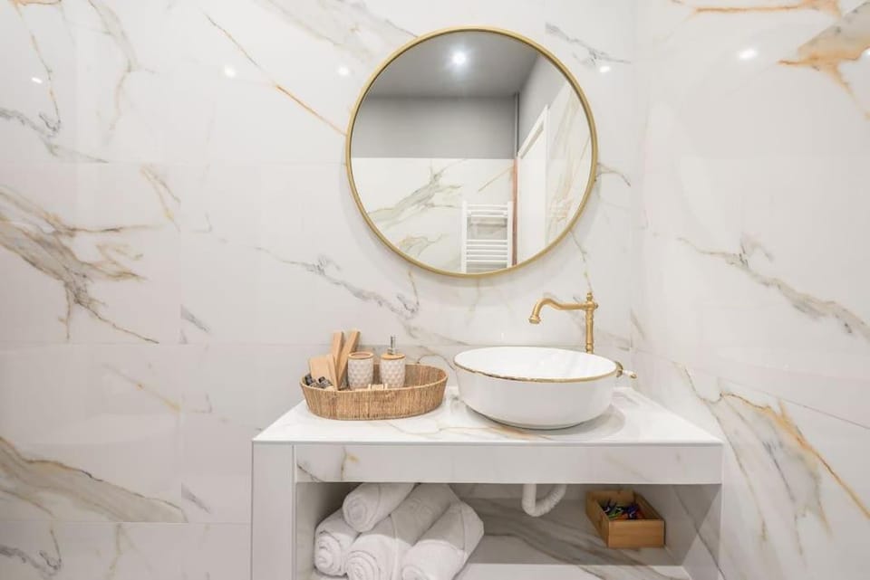 Bathroom, towels