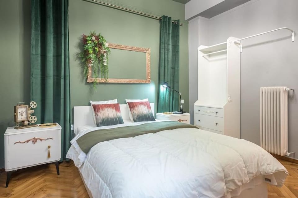 Bed, Photo of the whole room, Bedroom, internet, wardrobe, air conditioner