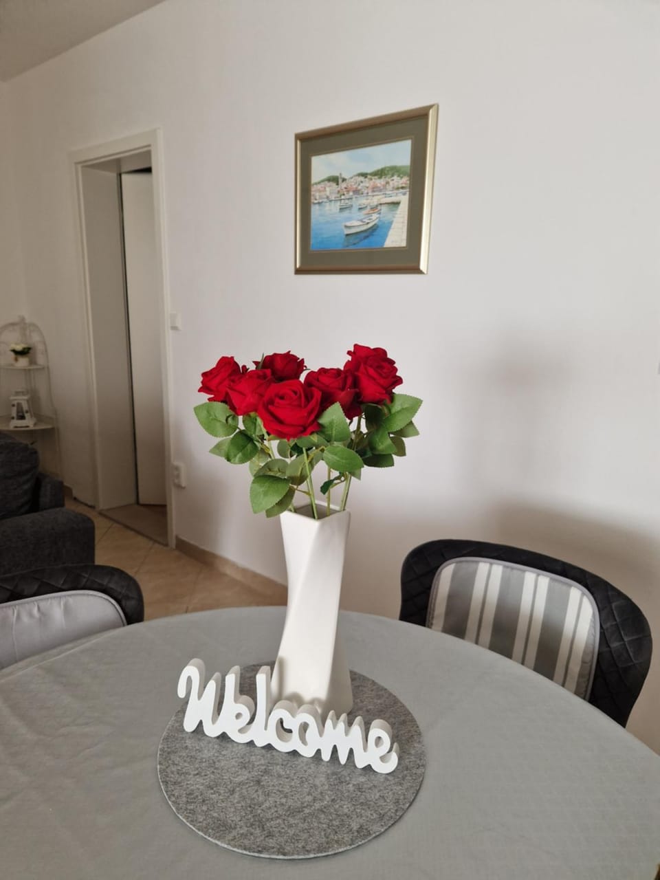 Decorative detail, Seating area, Dining area, Breakfast