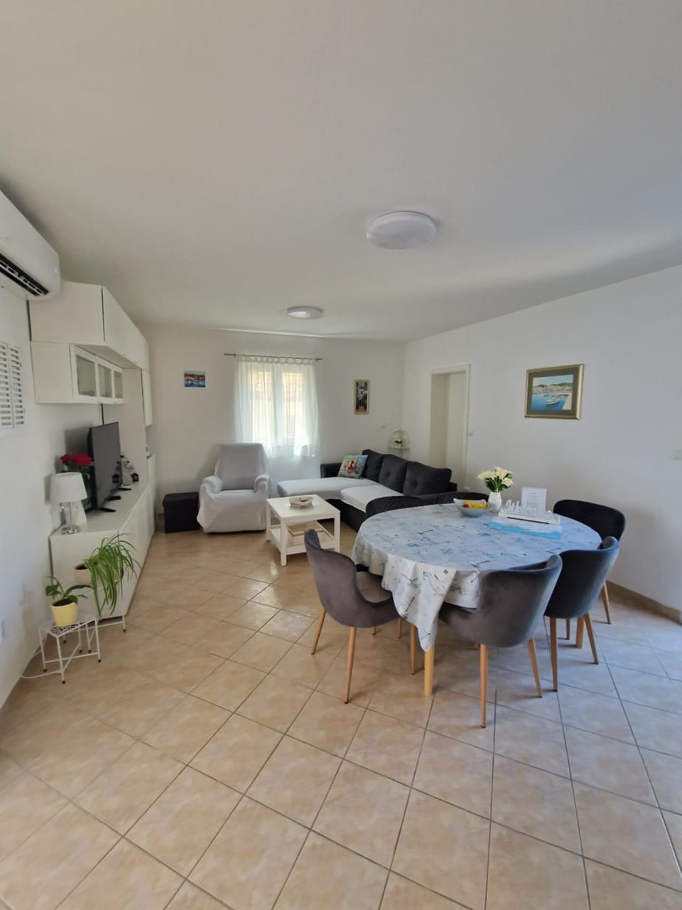 TV and multimedia, Living room, air conditioner