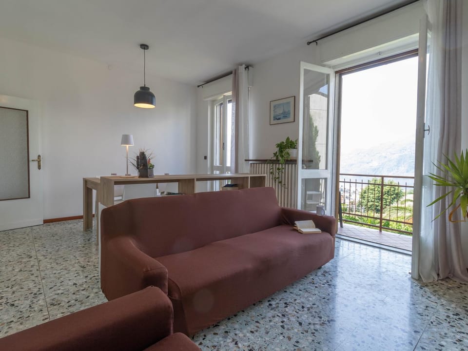 Mamma Ciccia Holiday Home - Mountains & Lake Apartment in Mandello del Lario