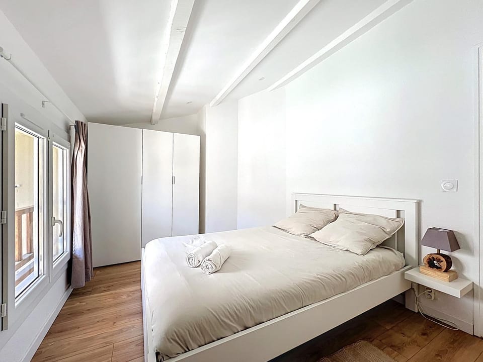 Bed, Photo of the whole room, Bedroom, wardrobe