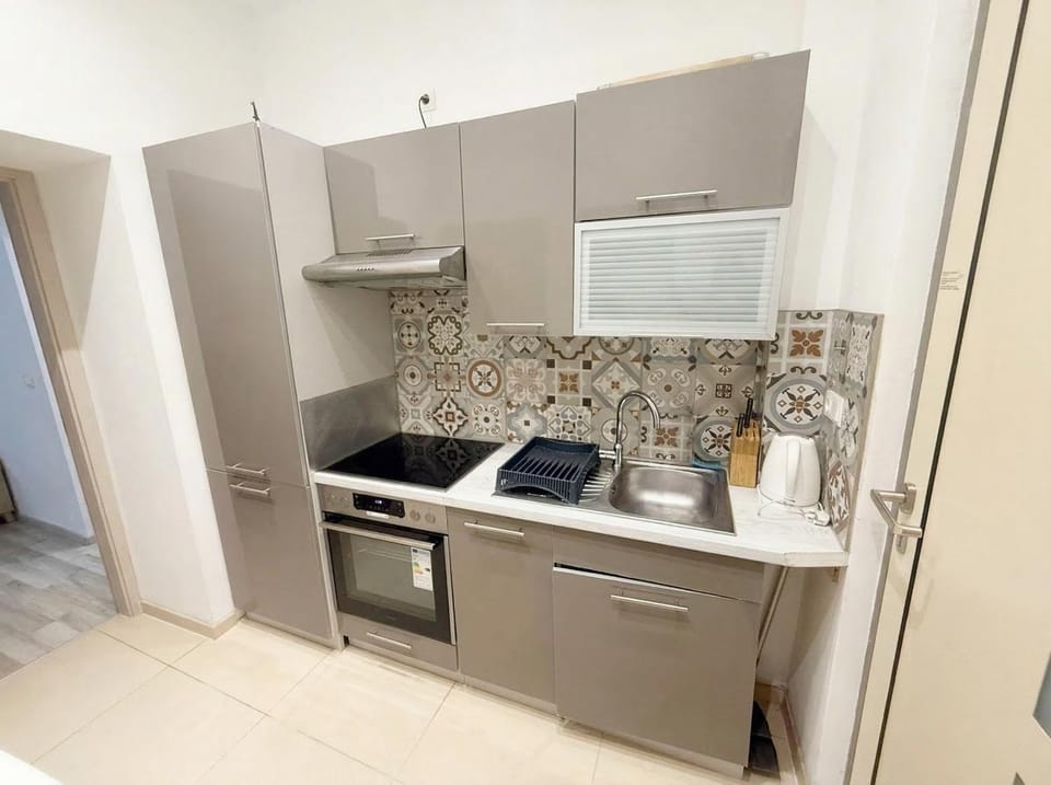 Kitchen or kitchenette, oven, pet friendly, stove, toaster