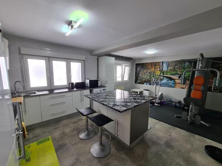 A un paso de la playa, amplio apartamento Apartment in Gijón