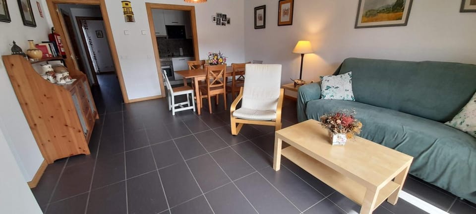 Living room, Photo of the whole room, Seating area, Dining area
