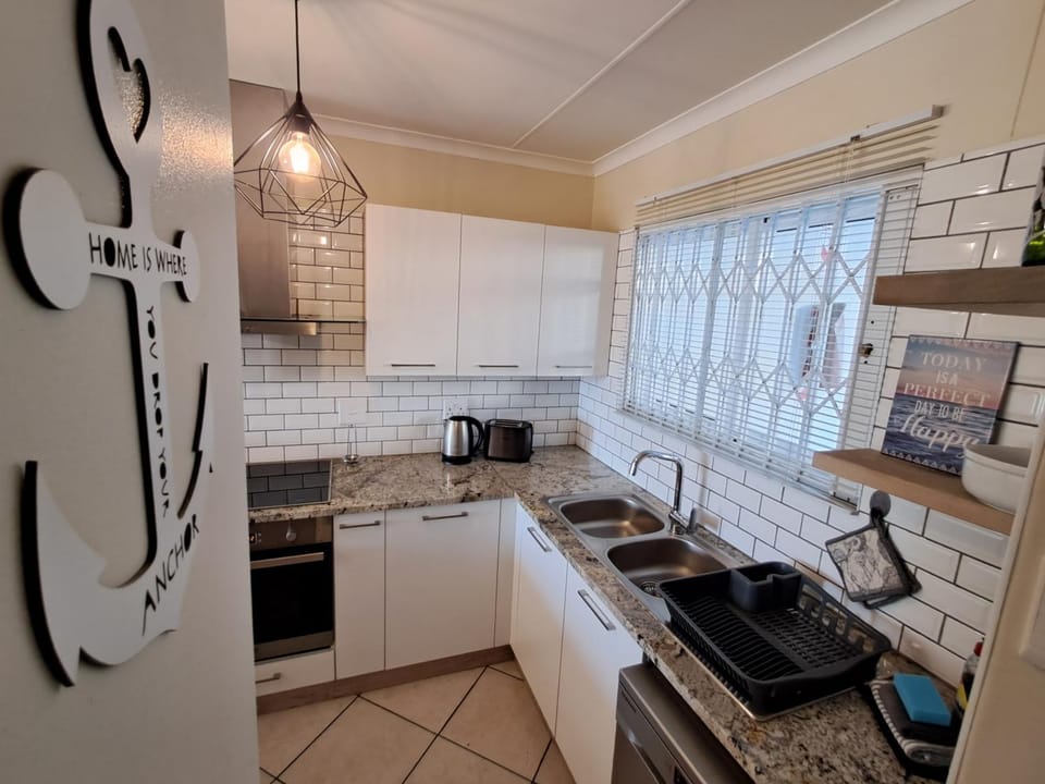 Kitchen or kitchenette, dishwasher, toaster