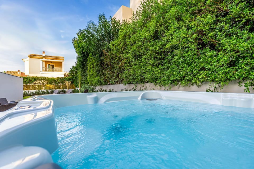 Garden, Hot Tub, Garden view, Pool view, Swimming pool, sunbed