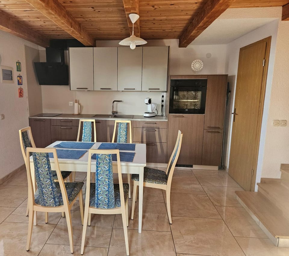 Dining area, kitchen
