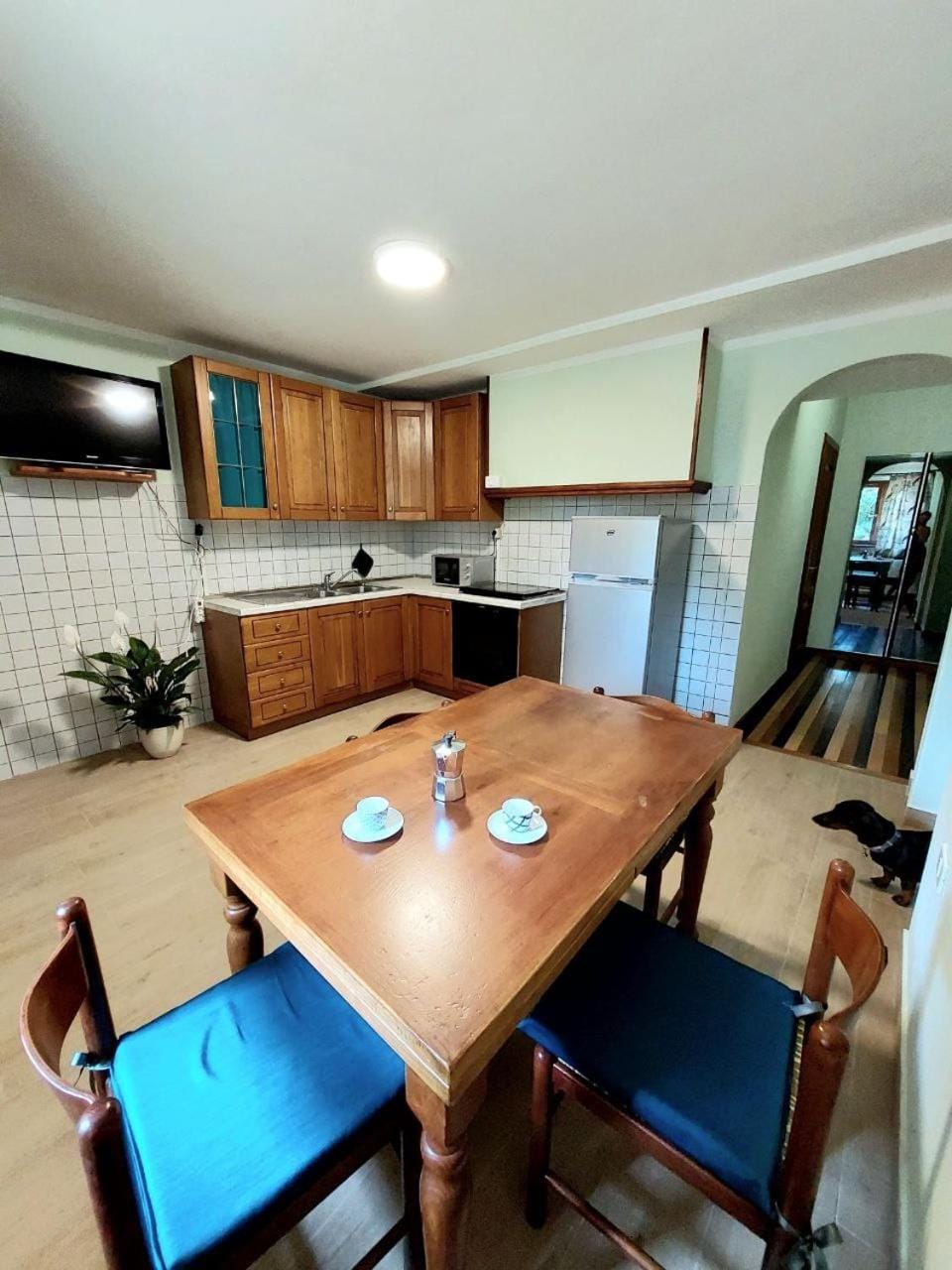 Kitchen or kitchenette, Living room, Seating area, Dining area, Pets, minibar, oven, pet friendly, stove, kitchen
