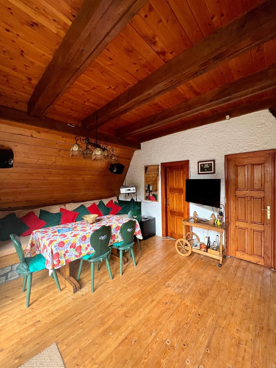 TV and multimedia, Living room, Dining area