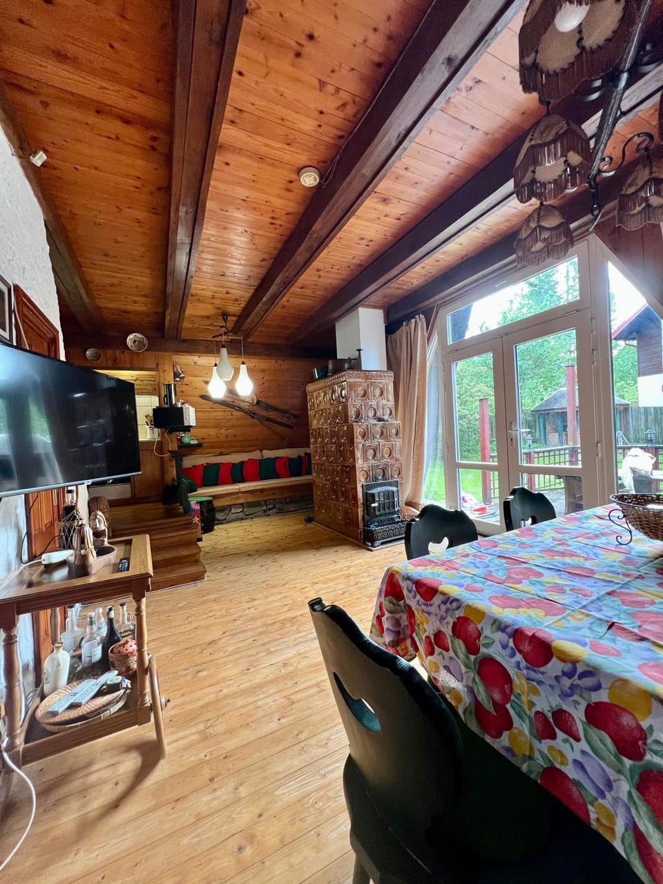 TV and multimedia, Living room, Seating area, Dining area