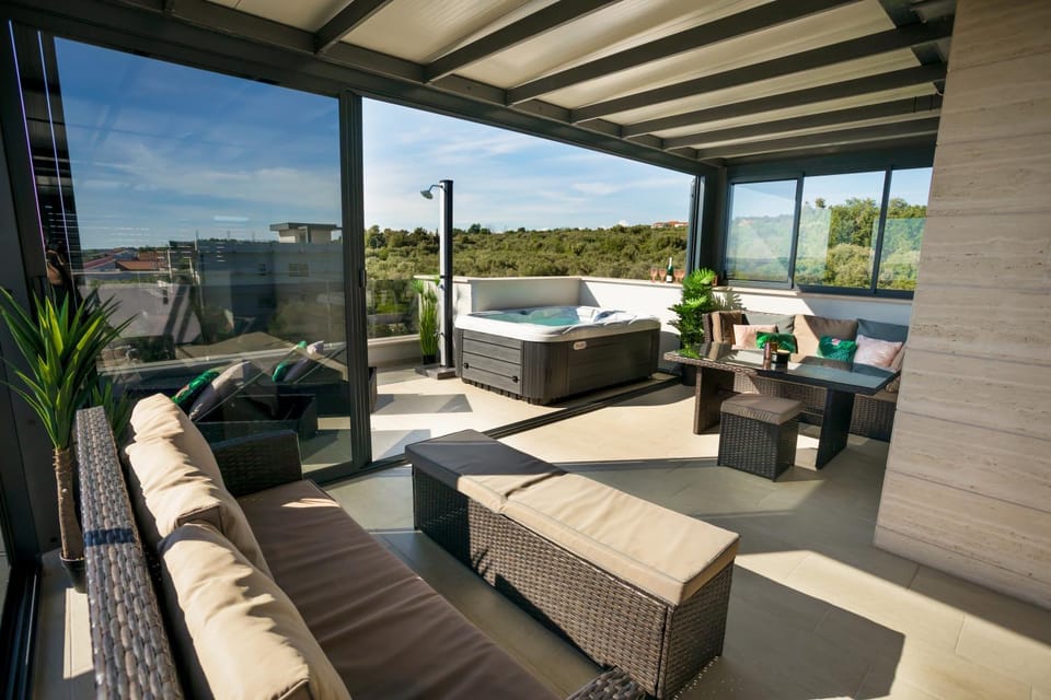 Hot Tub, Balcony/Terrace