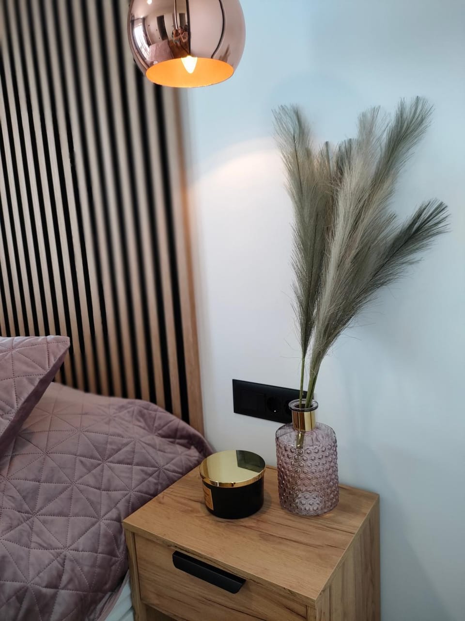Bed, Living room, Photo of the whole room, Seating area, Bedroom