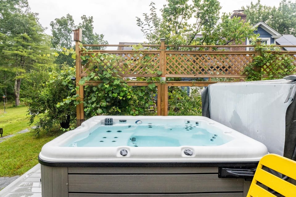 Garden, Hot Tub