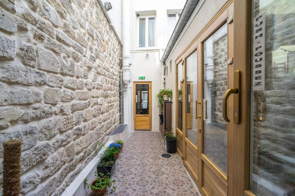 Property building, Facade/entrance