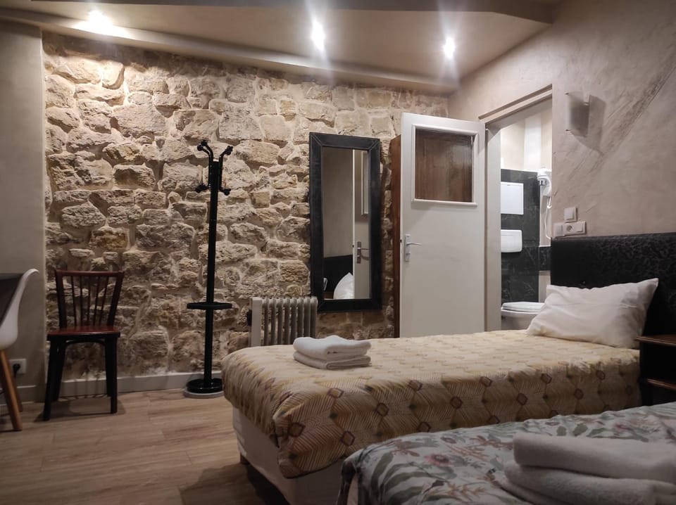 Bed, Photo of the whole room, Seating area, Bedroom