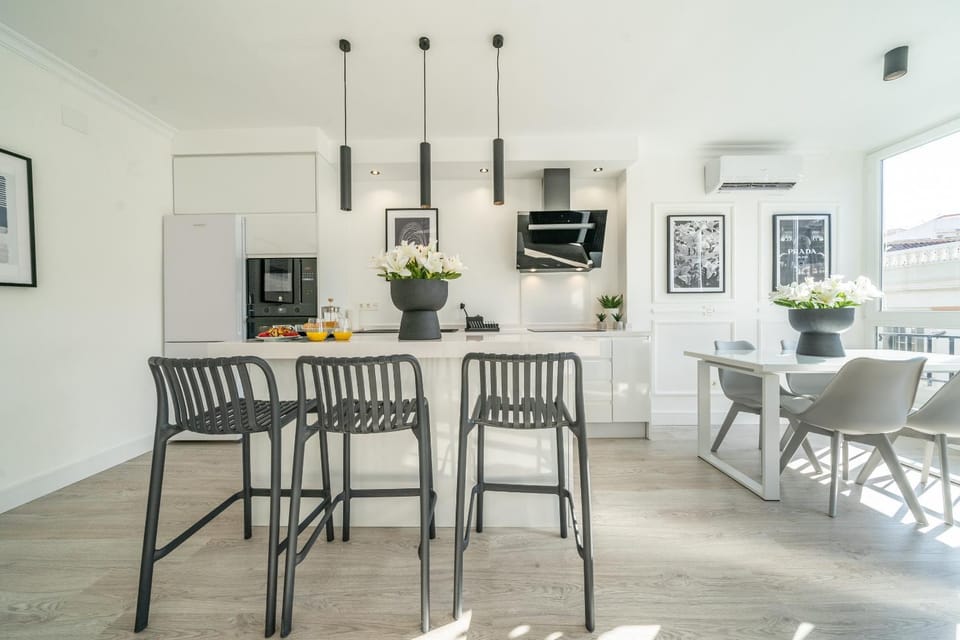 Kitchen or kitchenette, Dining area, oven, pet friendly, stove