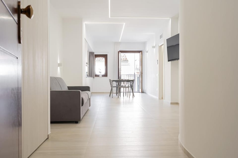 Restaurant/places to eat, TV and multimedia, Dining area