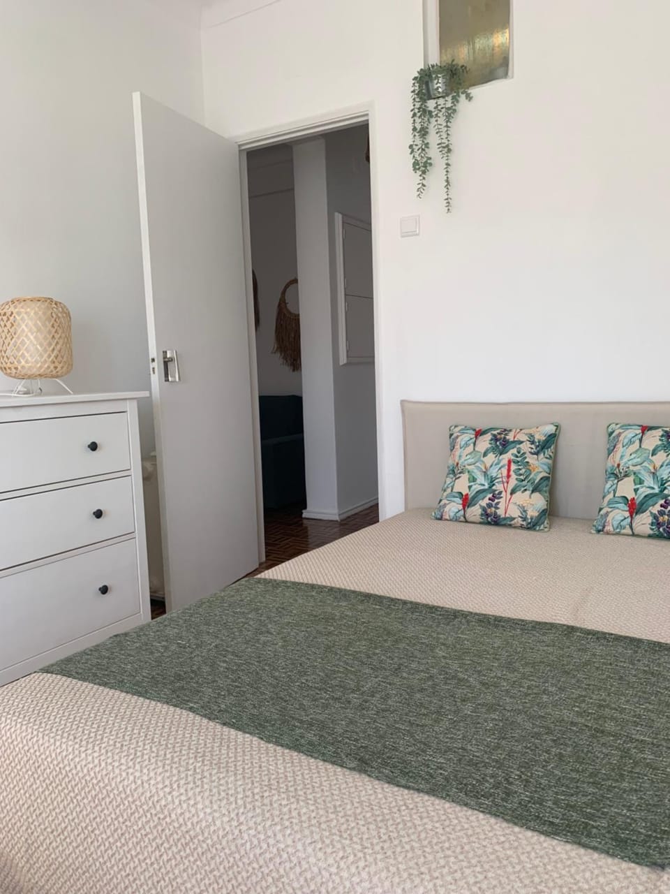 Apt 20 min from downtown train Apartment in Lisbon District