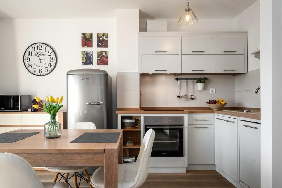Kitchen or kitchenette, Living room, Seating area, Dining area, dishwasher, minibar, pet friendly, stove, toaster