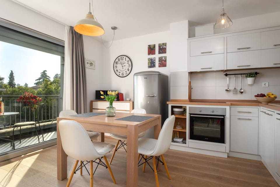 Kitchen or kitchenette, Living room, Seating area, Dining area, dishwasher, minibar, pet friendly, stove