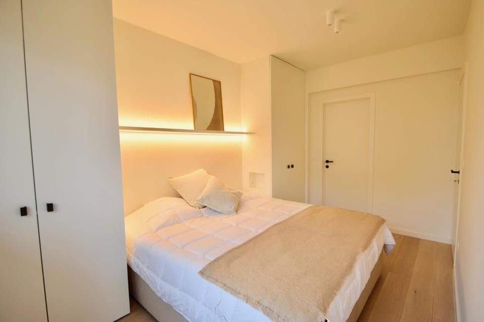 Bedroom, wardrobe