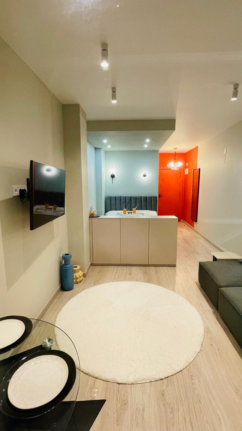 Communal lounge/ TV room, Bed, TV and multimedia, Living room, Photo of the whole room, Bedroom