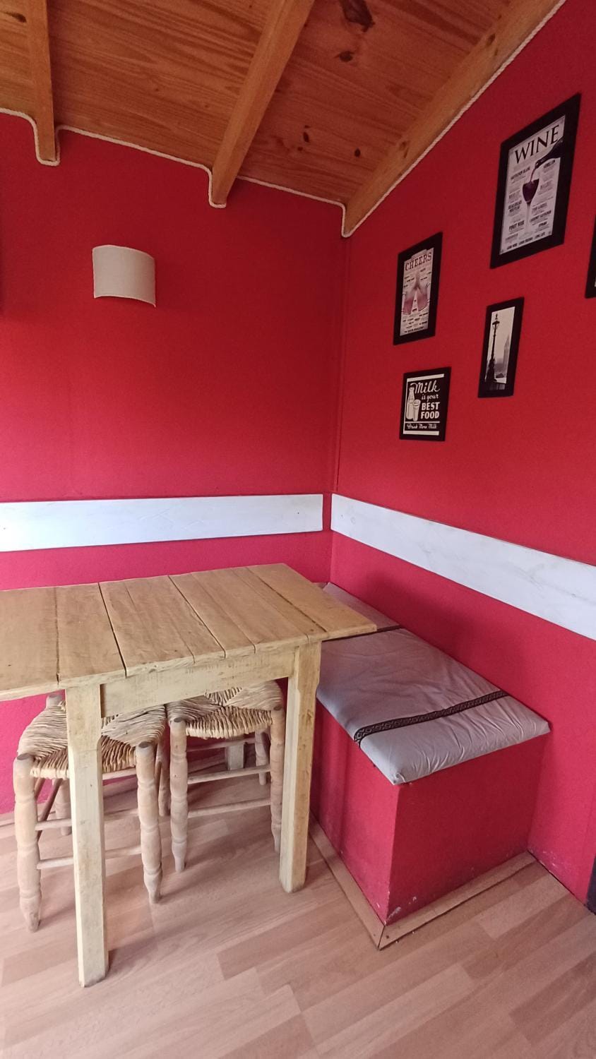 Seating area, Dining area